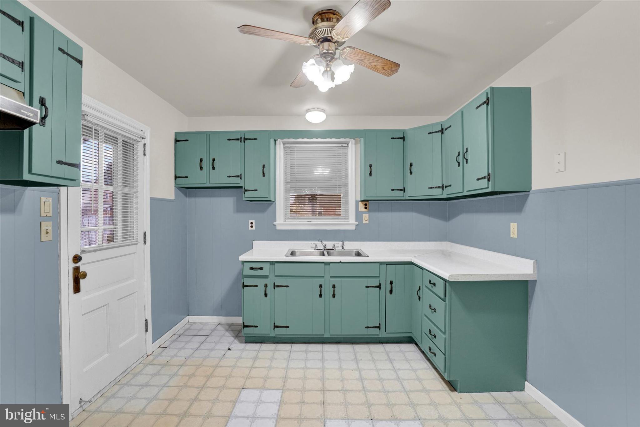 304 Edgewood Road York, PA 17402 - Photo 7 of 18 Gallery Image 7