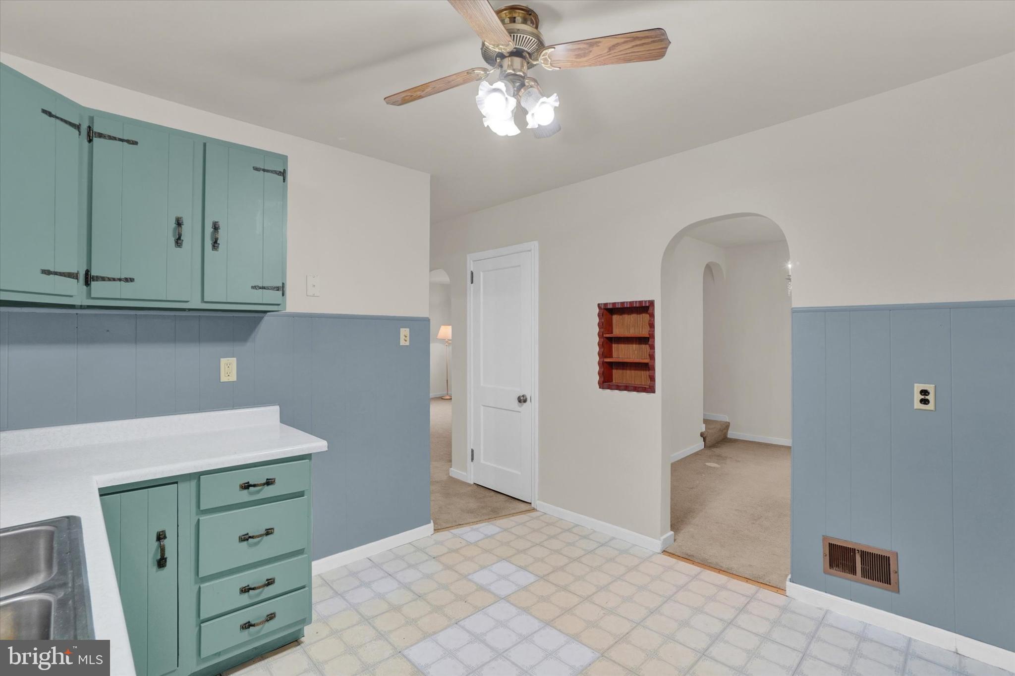 304 Edgewood Road York, PA 17402 - Photo 8 of 18 Gallery Image 8