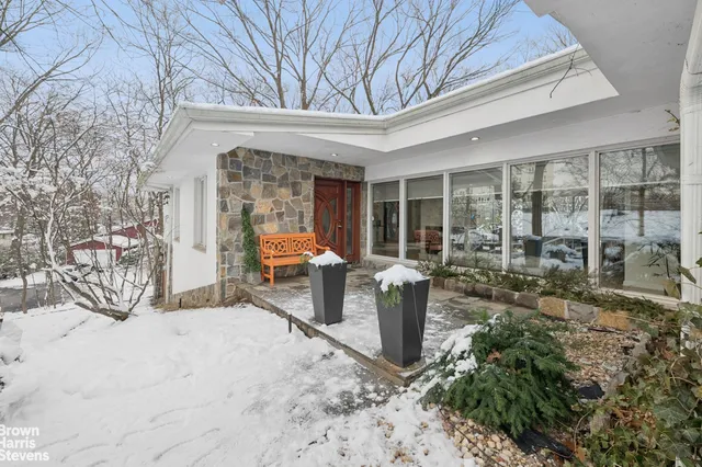 $2,100,000 | 383 West 254th Street | North Riverdale