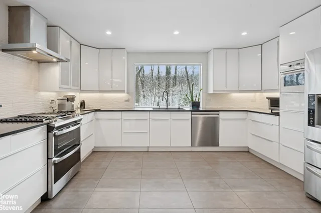 $2,100,000 | 383 West 254th Street | North Riverdale