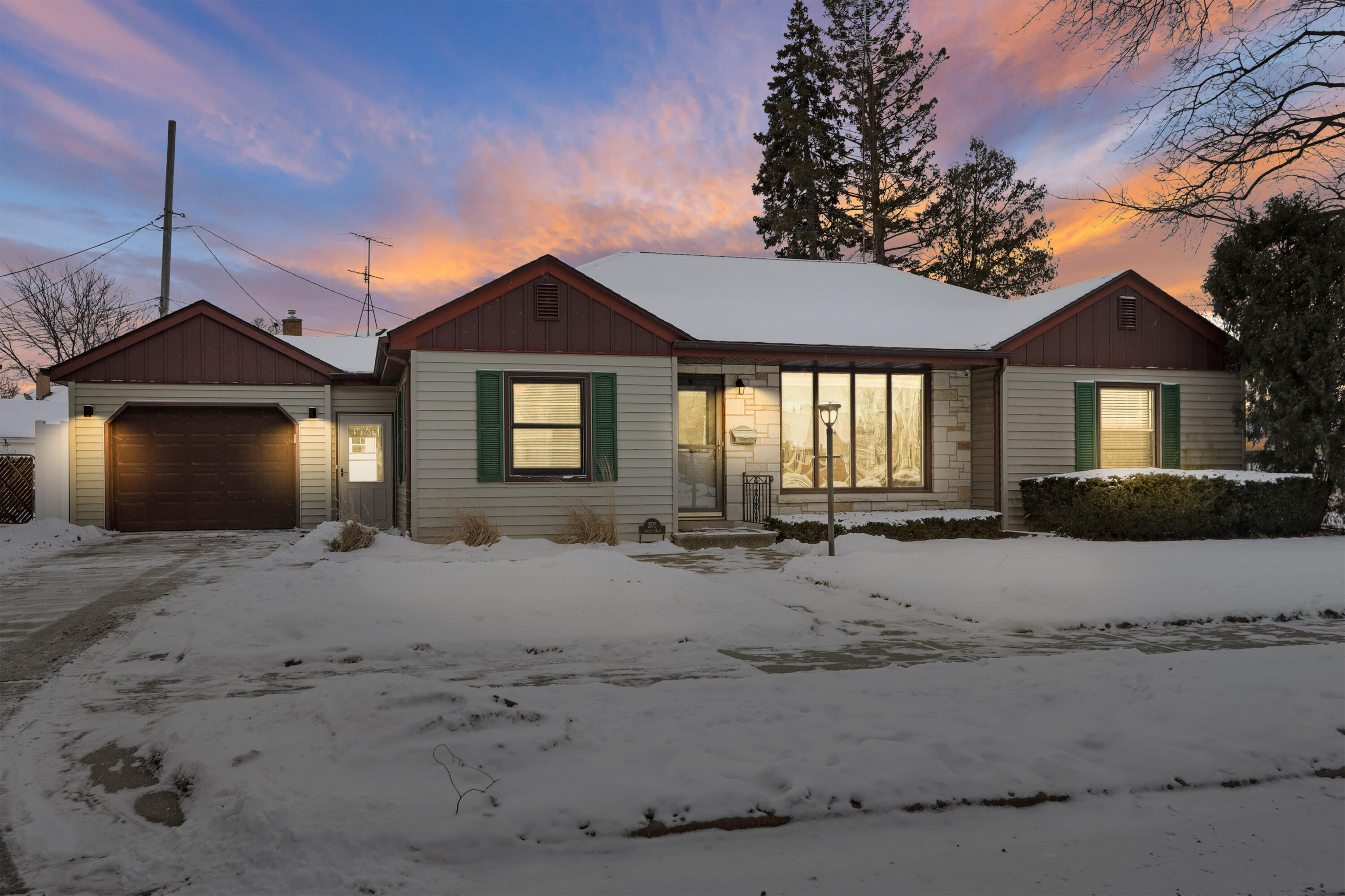 2575 Lincoln Road Kenosha, WI 53143 - Photo 1 of 19 primary