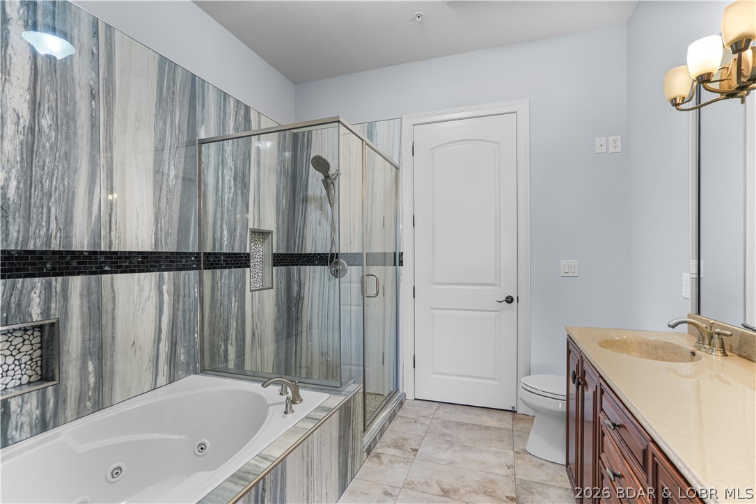 1184 Jeffries Road, Unit 416 Osage Beach, MO 65065 - Photo 15 of 62 Modern and spacious bathroom