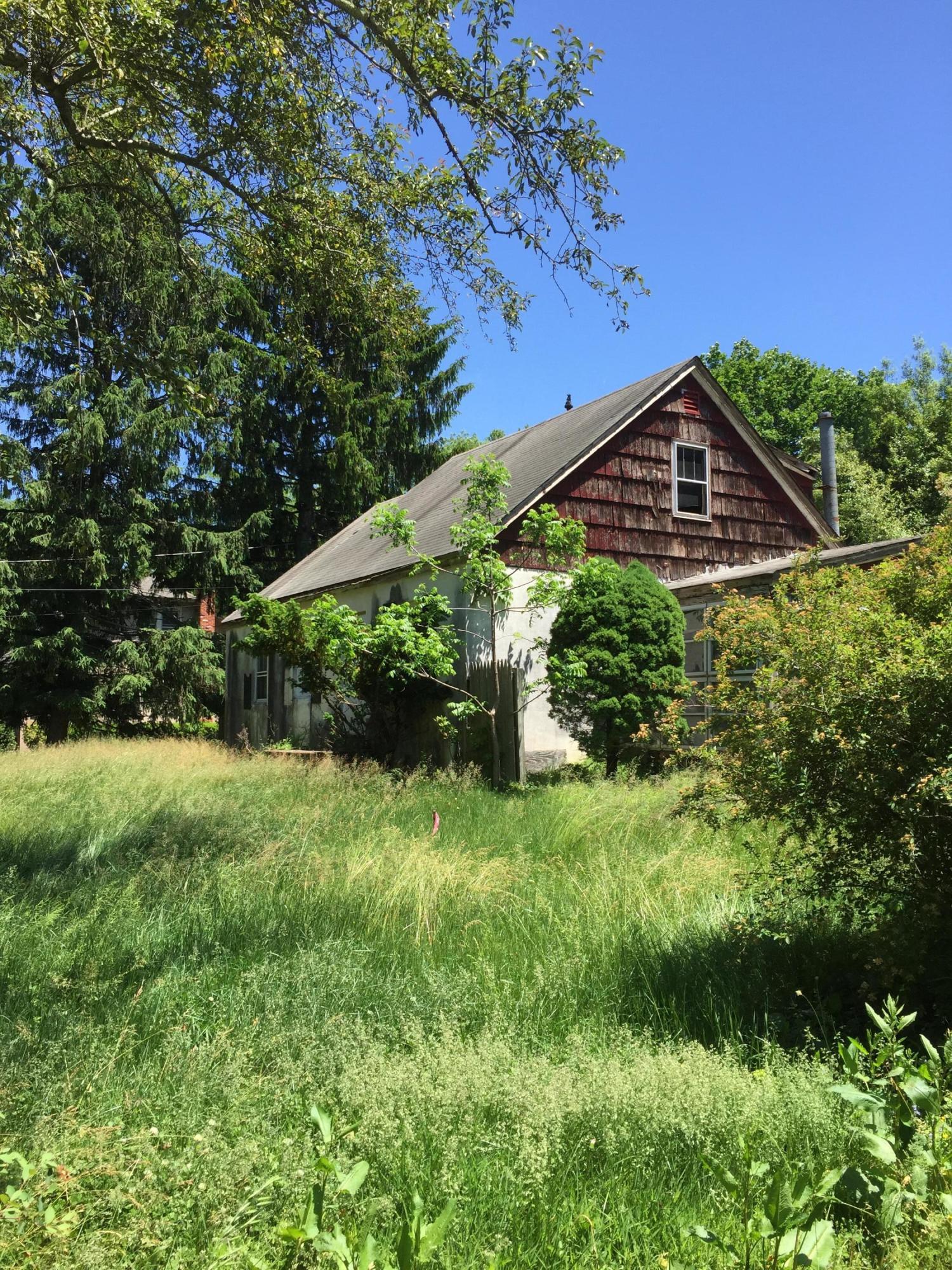 815 Waterworks Road Freehold, NJ 07728 - Photo 2 of 16 IMG-1082 (1)