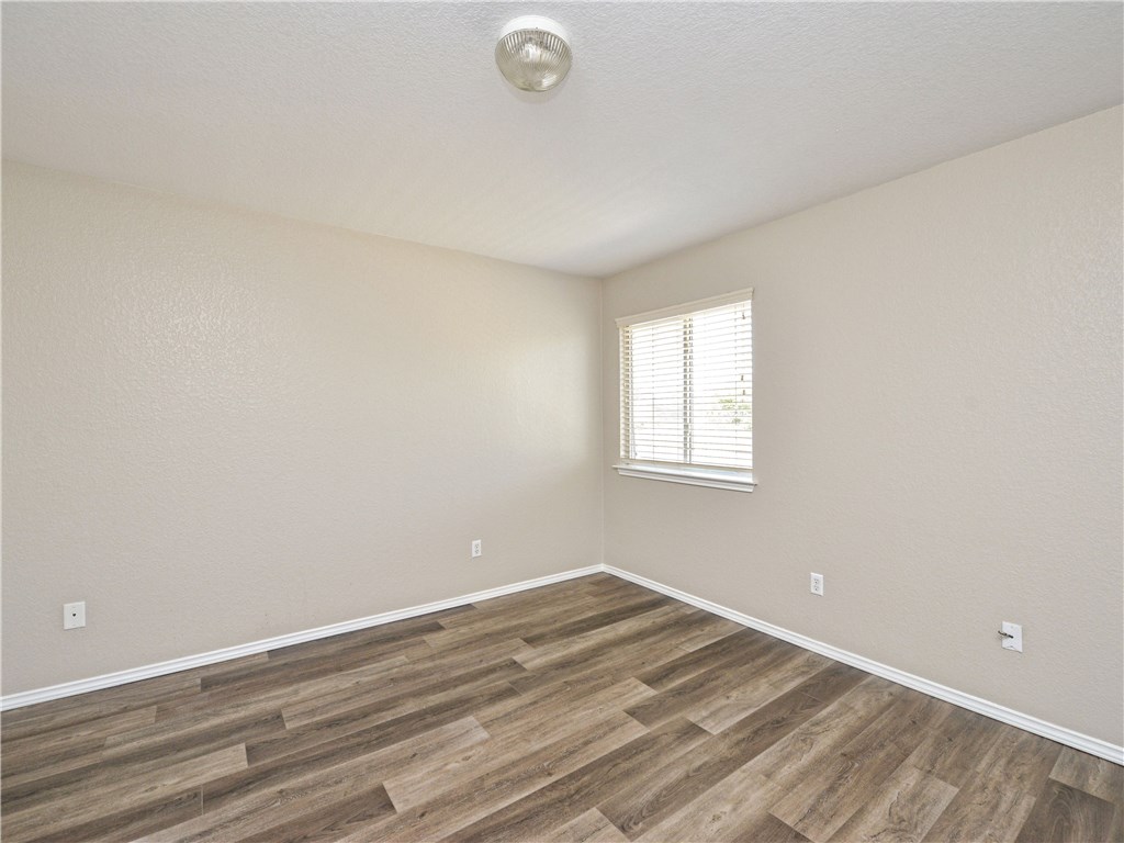 9212 Rowlands Sayle Road Austin, TX 78744 - Photo 10 of 35 Gallery Image 10