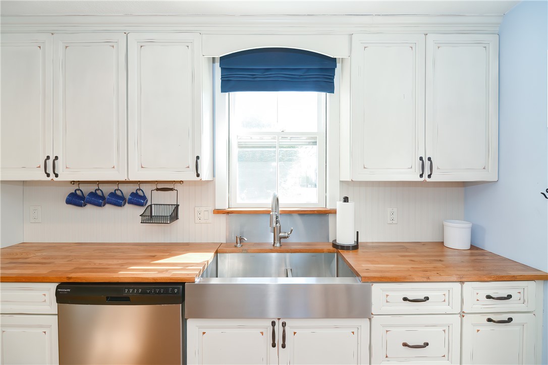 6 Howe Street, Unit 2 Bristol, RI 02809 - Photo 8 of 24 Gallery Image 8