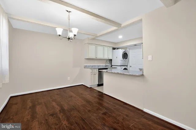 $355,000 | 1043 Margate Court, Unit 1043A, Sterling, VA 20164