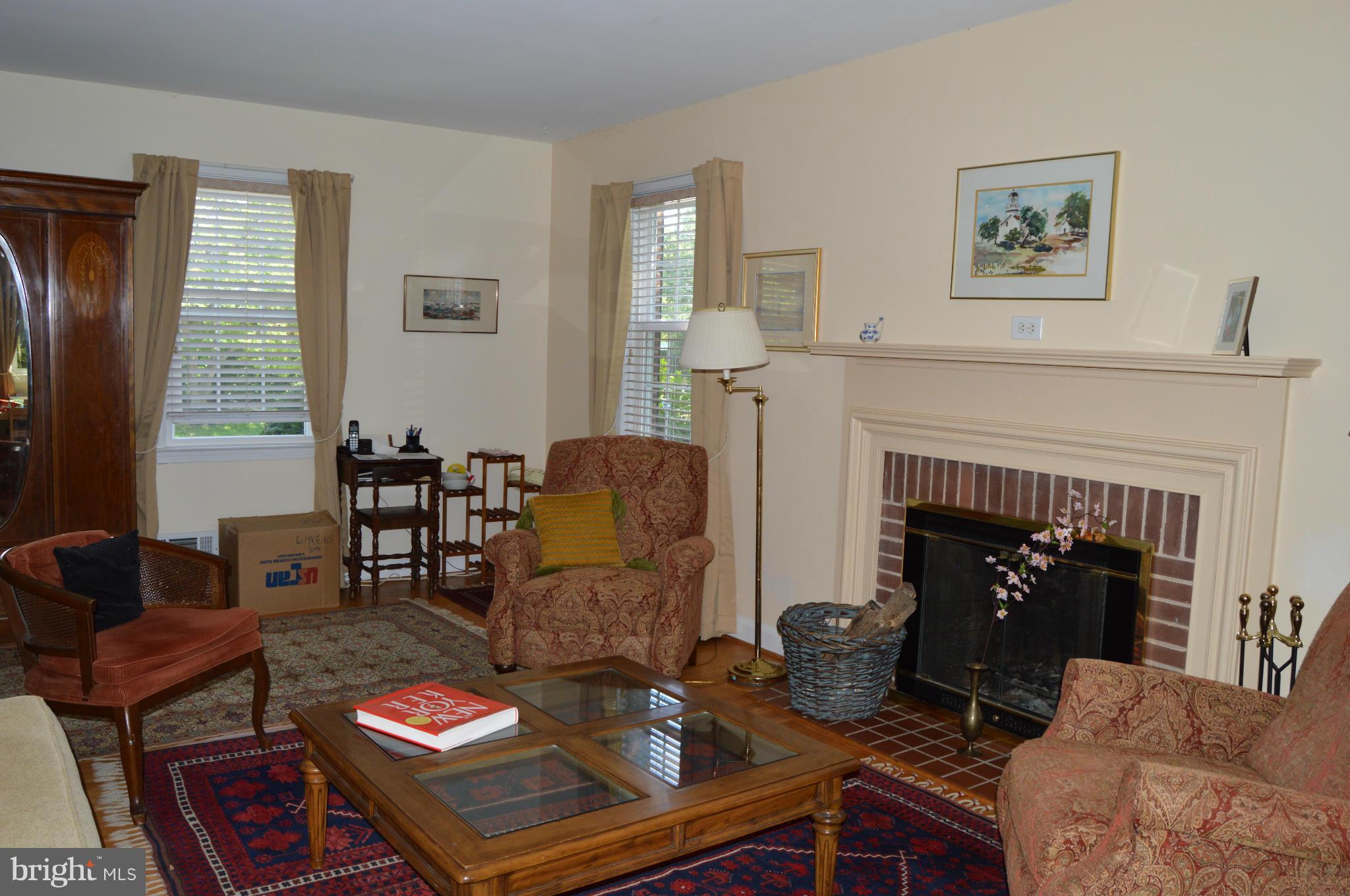 7016 York Road Baltimore, MD 21212 - Photo 3 of 11 Family Room