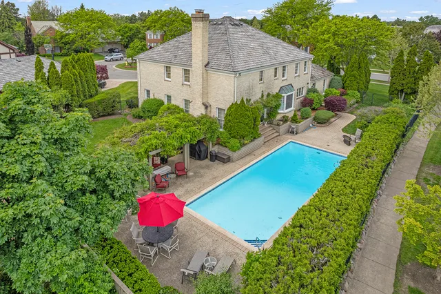 a view of a back yard of the house