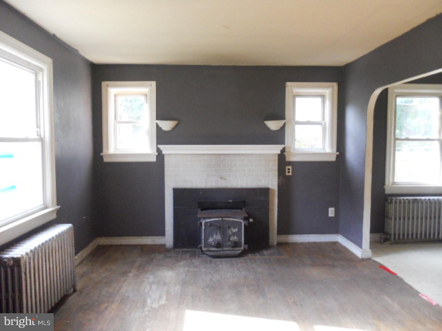 22 Wayne Road Bridgeton, NJ 08302 - Photo 2 of 12 Living Room