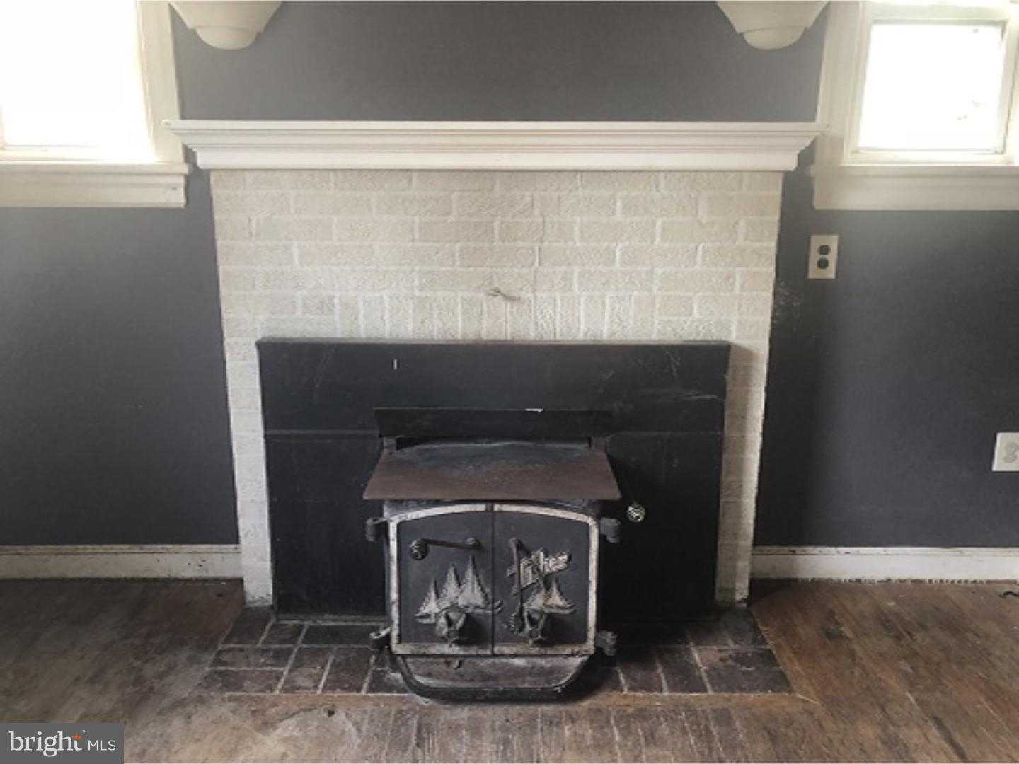 22 Wayne Road Bridgeton, NJ 08302 - Photo 4 of 12 Fireplace