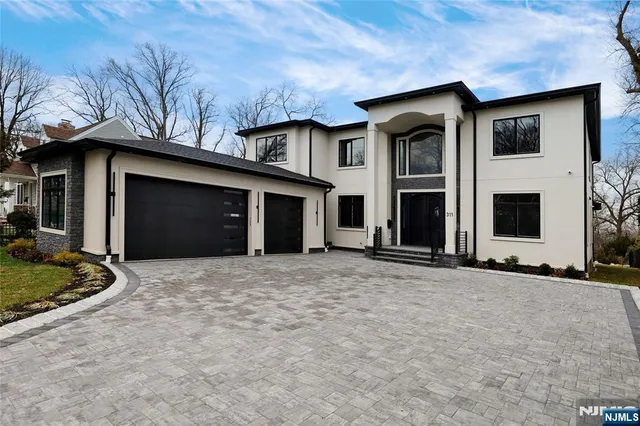 a view of entryway and hall