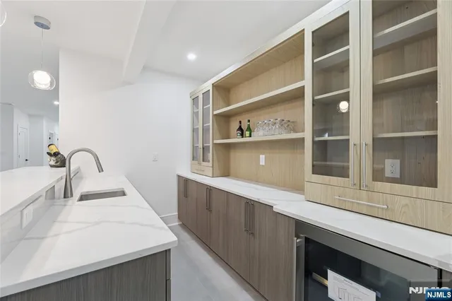 $3,468,000 | 311 North Farview Avenue, Paramus, NJ 07652