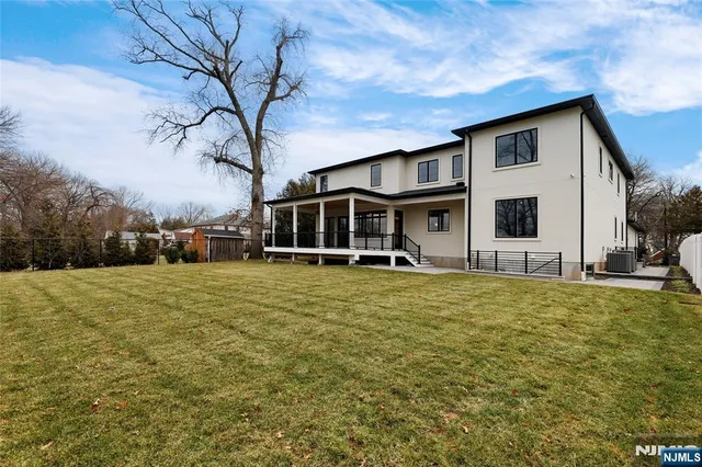 $3,468,000 | 311 North Farview Avenue, Paramus, NJ 07652