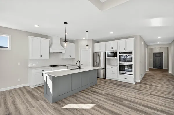 $639,900 | 924 Yellowcrest Street Southwest, Delano, MN 55328