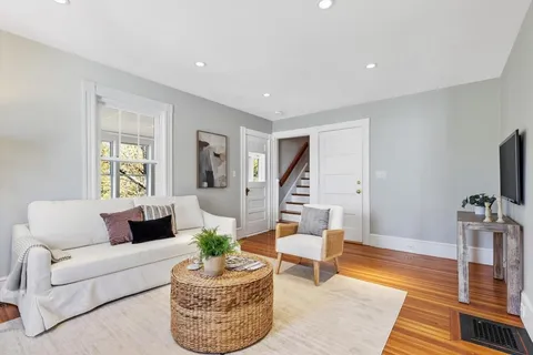 $899,000 | 9 Governors Avenue, Unit 2, Winchester, MA 01890