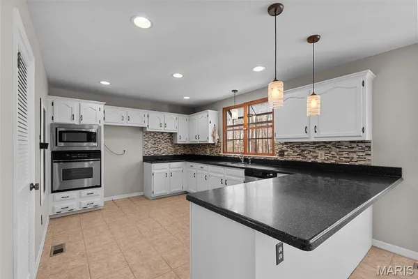 $527,400 | 18870 Highwood Estates Drive, Wildwood, MO 63069