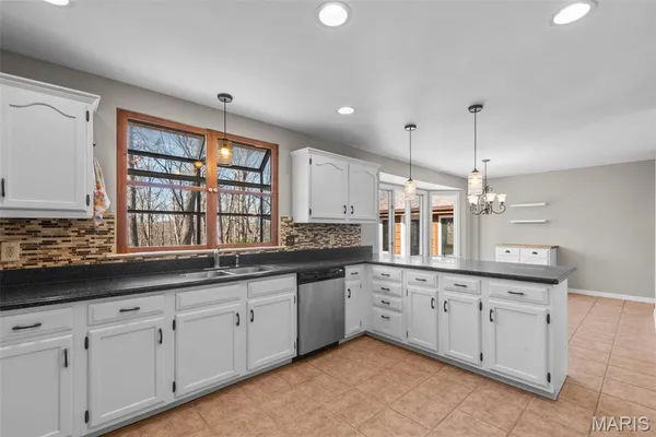 $527,400 | 18870 Highwood Estates Drive, Wildwood, MO 63069