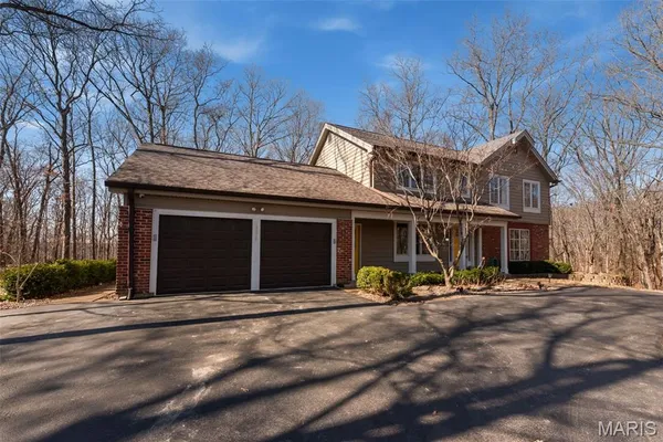 $527,400 | 18870 Highwood Estates Drive, Wildwood, MO 63069