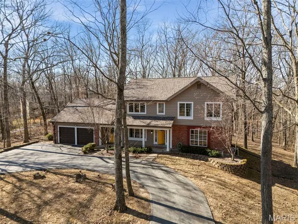 $527,400 | 18870 Highwood Estates Drive, Wildwood, MO 63069