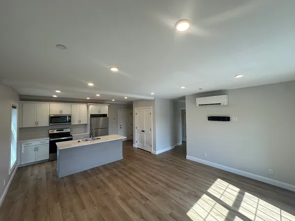 $2,995 | 64 Holten Street, Unit 202, Danvers, MA 01923