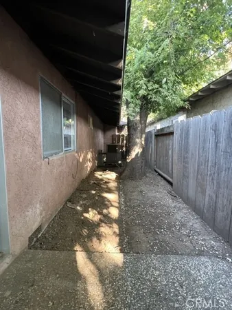 a view of a backyard with pathway