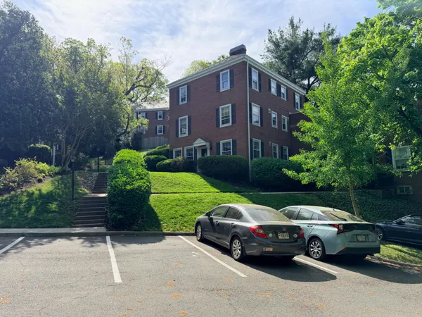 $2,600 | 2733 South Buchanan Street, Arlington, VA 22206