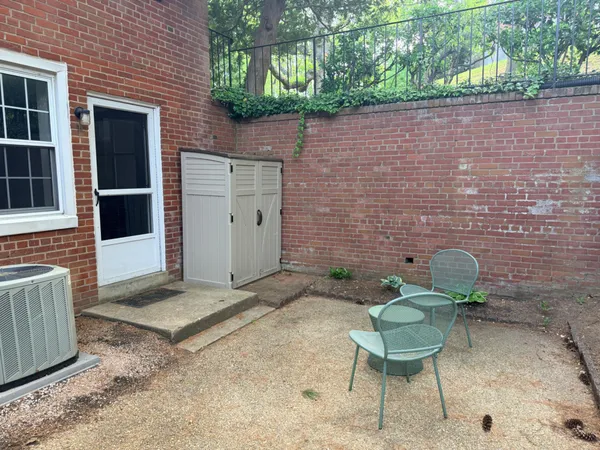 $2,600 | 2733 South Buchanan Street, Arlington, VA 22206