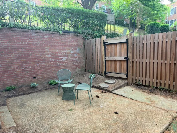 $2,600 | 2733 South Buchanan Street, Arlington, VA 22206