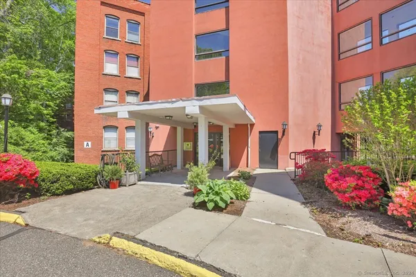 $1,900 | 222 Williams Street East, Unit 416, Glastonbury, CT 06033