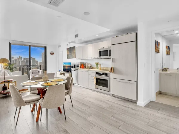 $3,400 | 45 Southwest 9th Street, Unit 3609, Miami, FL 33130