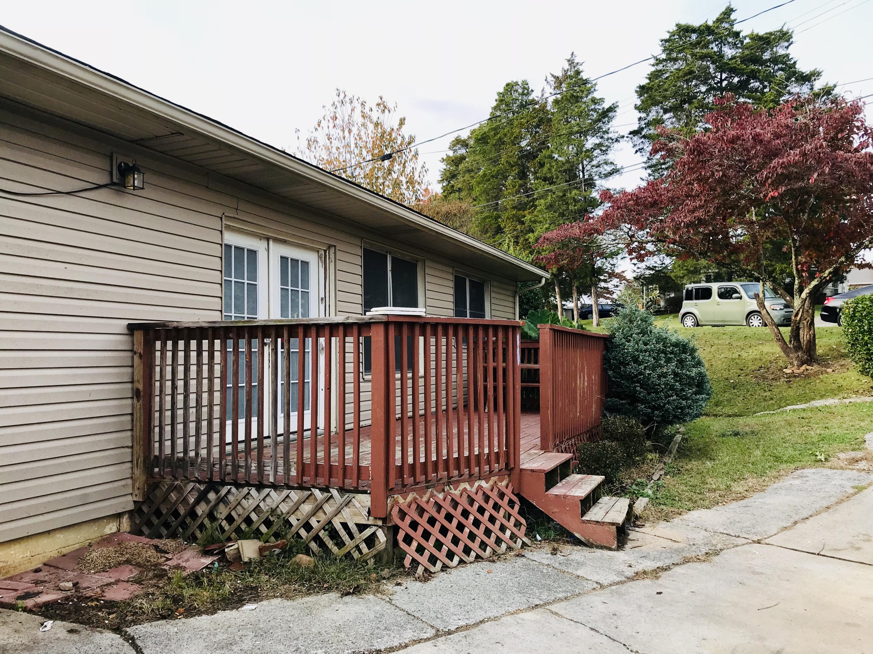 122 Newberry Circle Oak Ridge, TN 37830 - Photo 2 of 7 Off-street parking