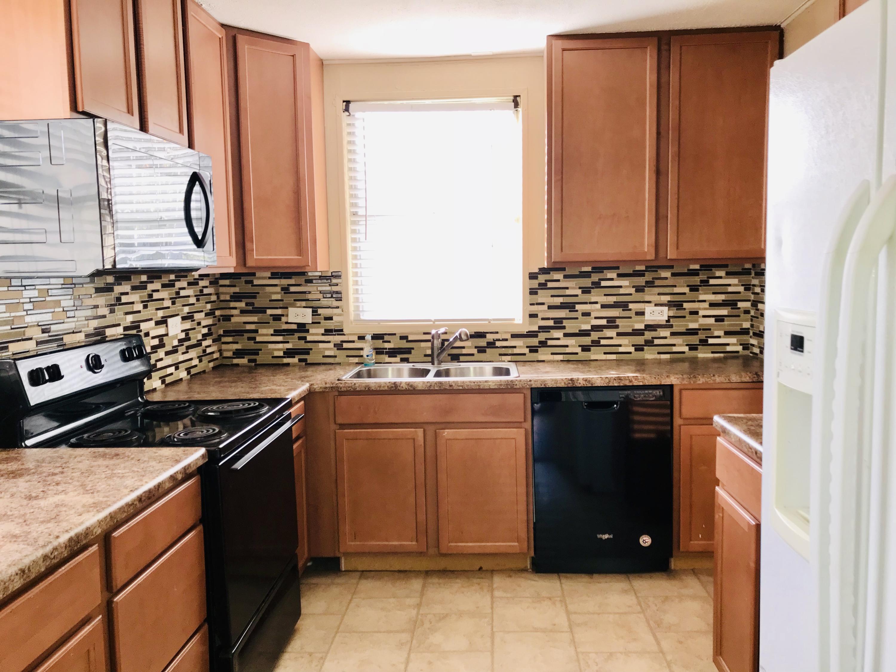 122 Newberry Circle Oak Ridge, TN 37830 - Photo 4 of 7 Updated kitchen