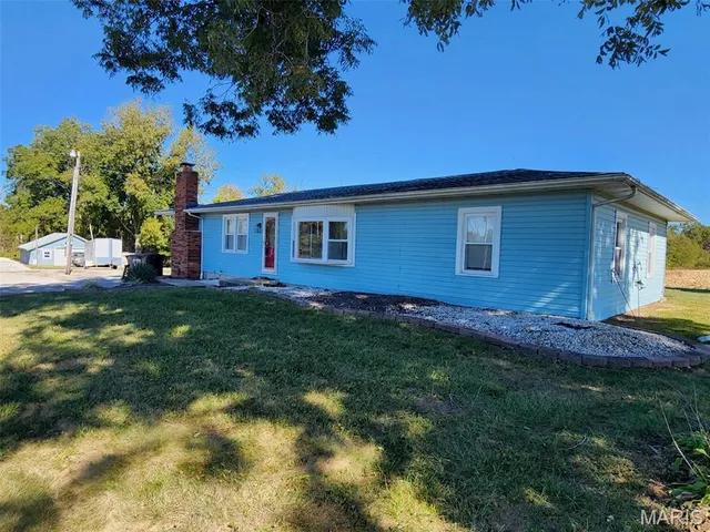 $380,000 | 17512 Boulder Road, Carlyle, IL 62231