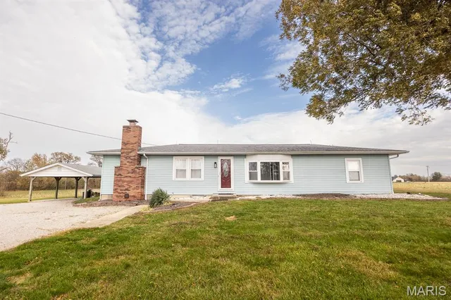 $380,000 | 17512 Boulder Road, Carlyle, IL 62231