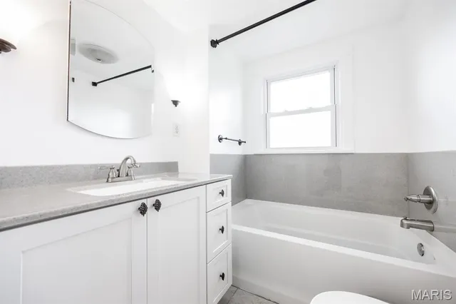 $380,000 | 17512 Boulder Road, Carlyle, IL 62231