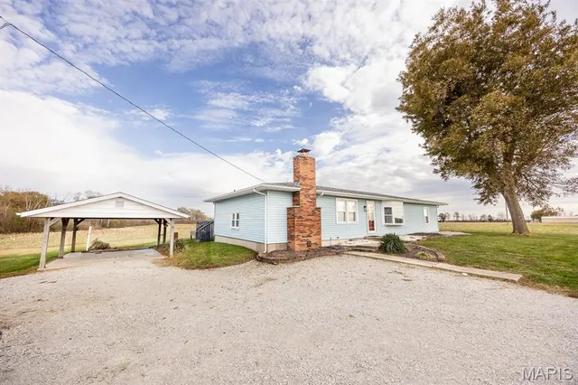 $380,000 | 17512 Boulder Road, Carlyle, IL 62231