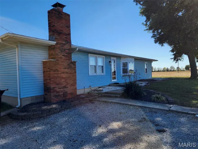 $380,000 | 17512 Boulder Road, Carlyle, IL 62231