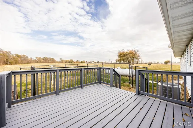 $380,000 | 17512 Boulder Road, Carlyle, IL 62231