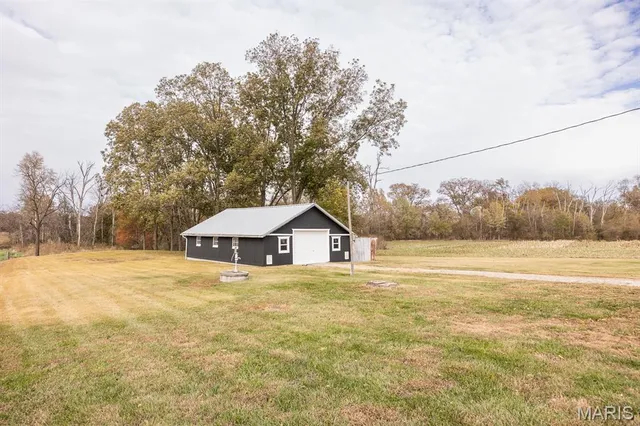 $380,000 | 17512 Boulder Road, Carlyle, IL 62231