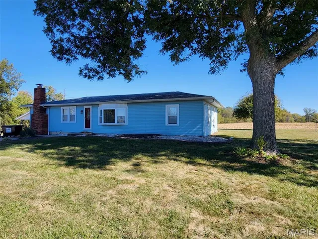 $380,000 | 17512 Boulder Road, Carlyle, IL 62231