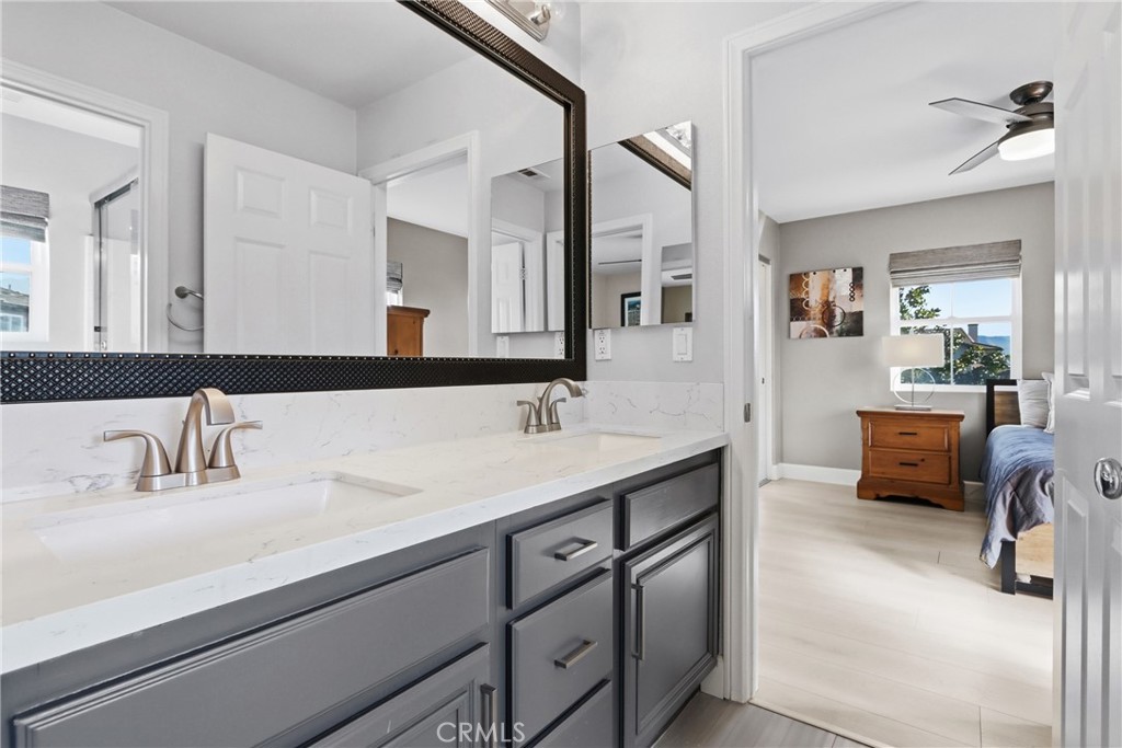 44591 Ristow Court Temecula, CA 92592 - Photo 44 of 66 Jack-n-Jill Bathroom