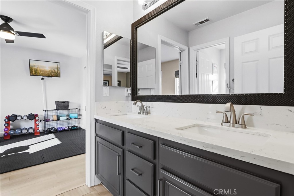 44591 Ristow Court Temecula, CA 92592 - Photo 45 of 66 Jack-n-Jill Bathroom