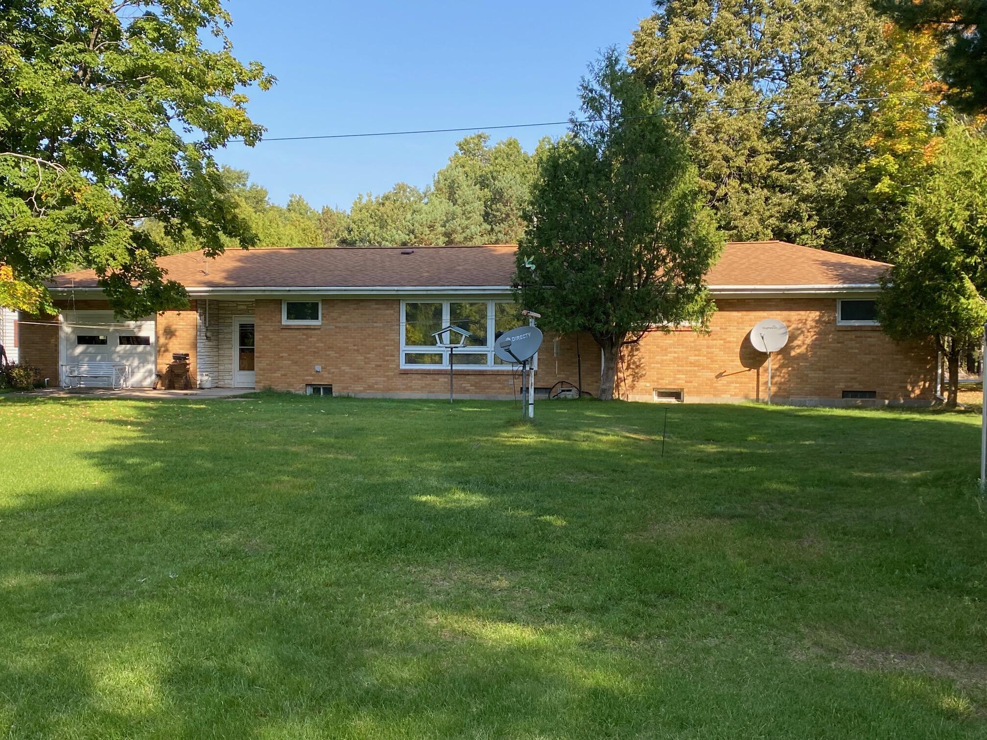 1823 Red Apple Road Manistee, MI 49660 - Photo 2 of 20 IMG_4507