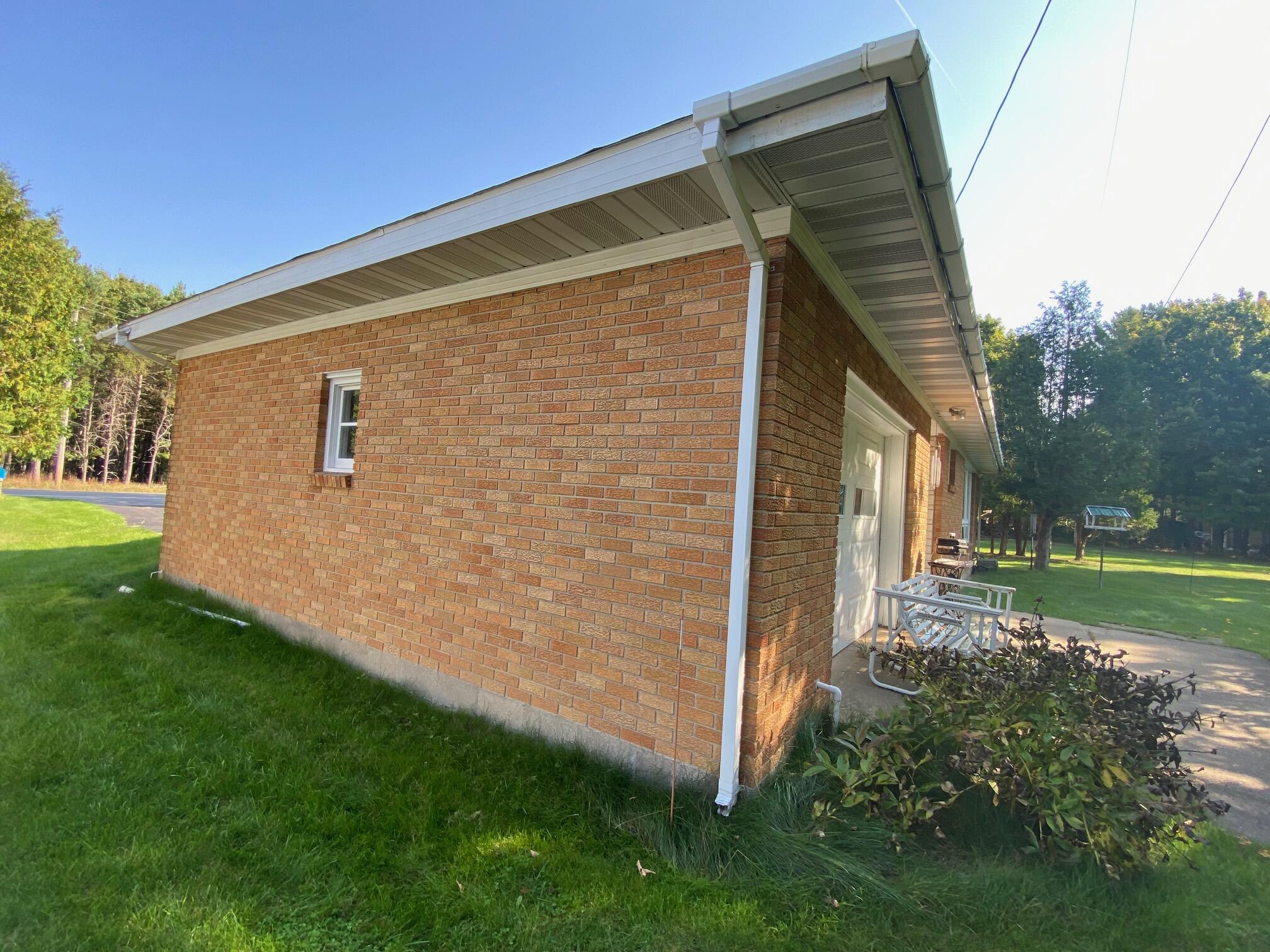 1823 Red Apple Road Manistee, MI 49660 - Photo 3 of 20 IMG_4510