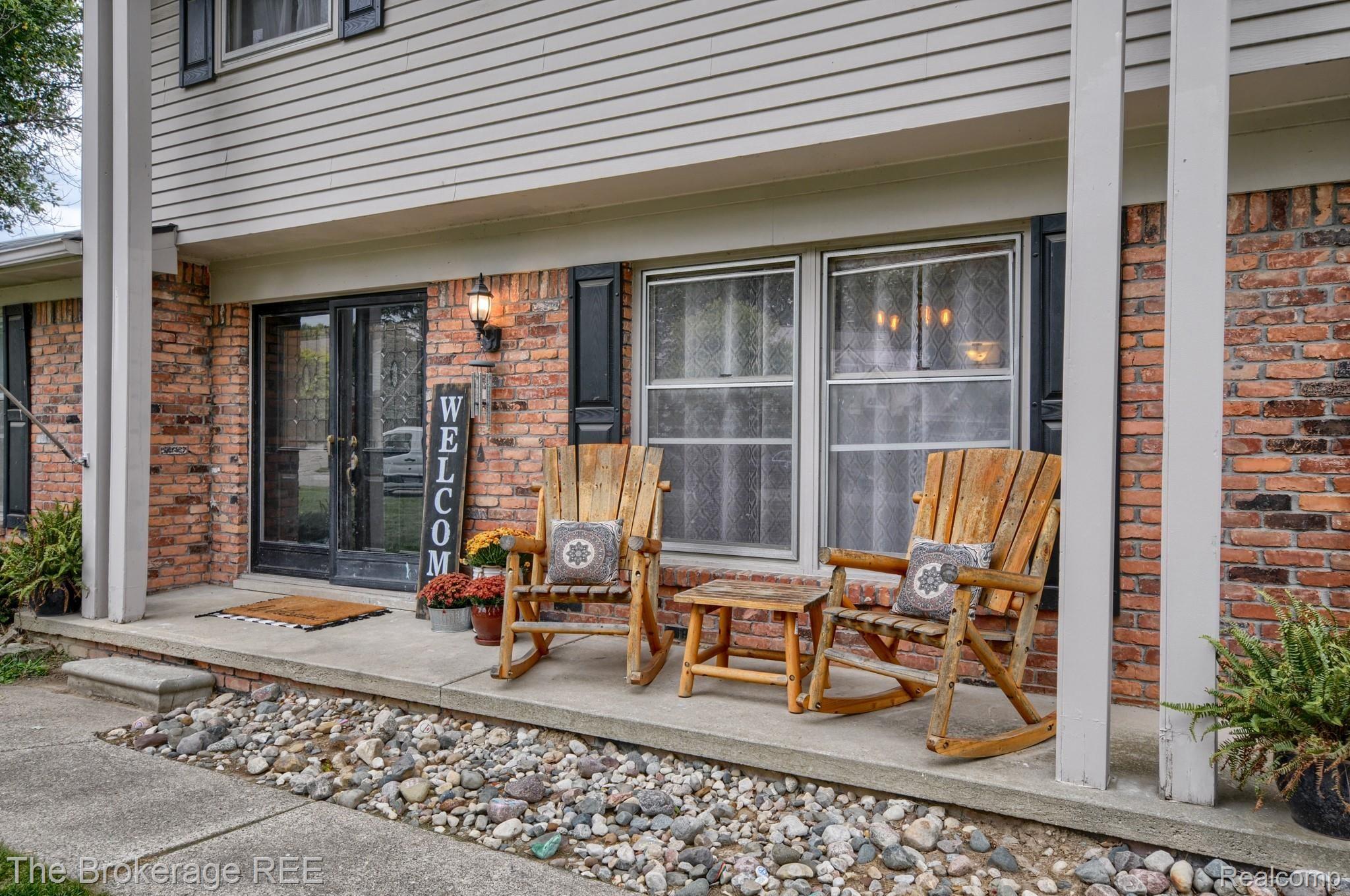 6121 Kings Shire Road Grand Blanc, MI 48439 - Photo 2 of 42 SD3_5085-HDR(5).jpg
