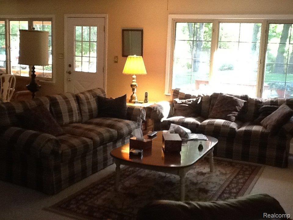 9373 Mabley Hill Road Fenton, MI 48430 - Photo 7 of 24 Great Room.JPG