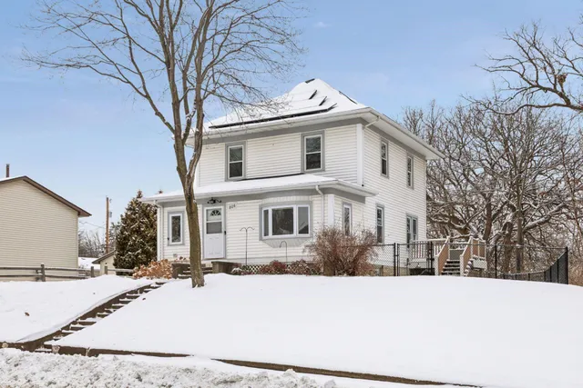 $355,000 | 806 15th Avenue North, South St. Paul, MN 55075