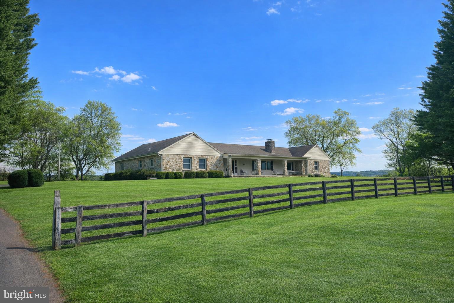9265 Ramey Road Marshall, VA 20115 - Photo 2 of 49 a front view of a house with a yard