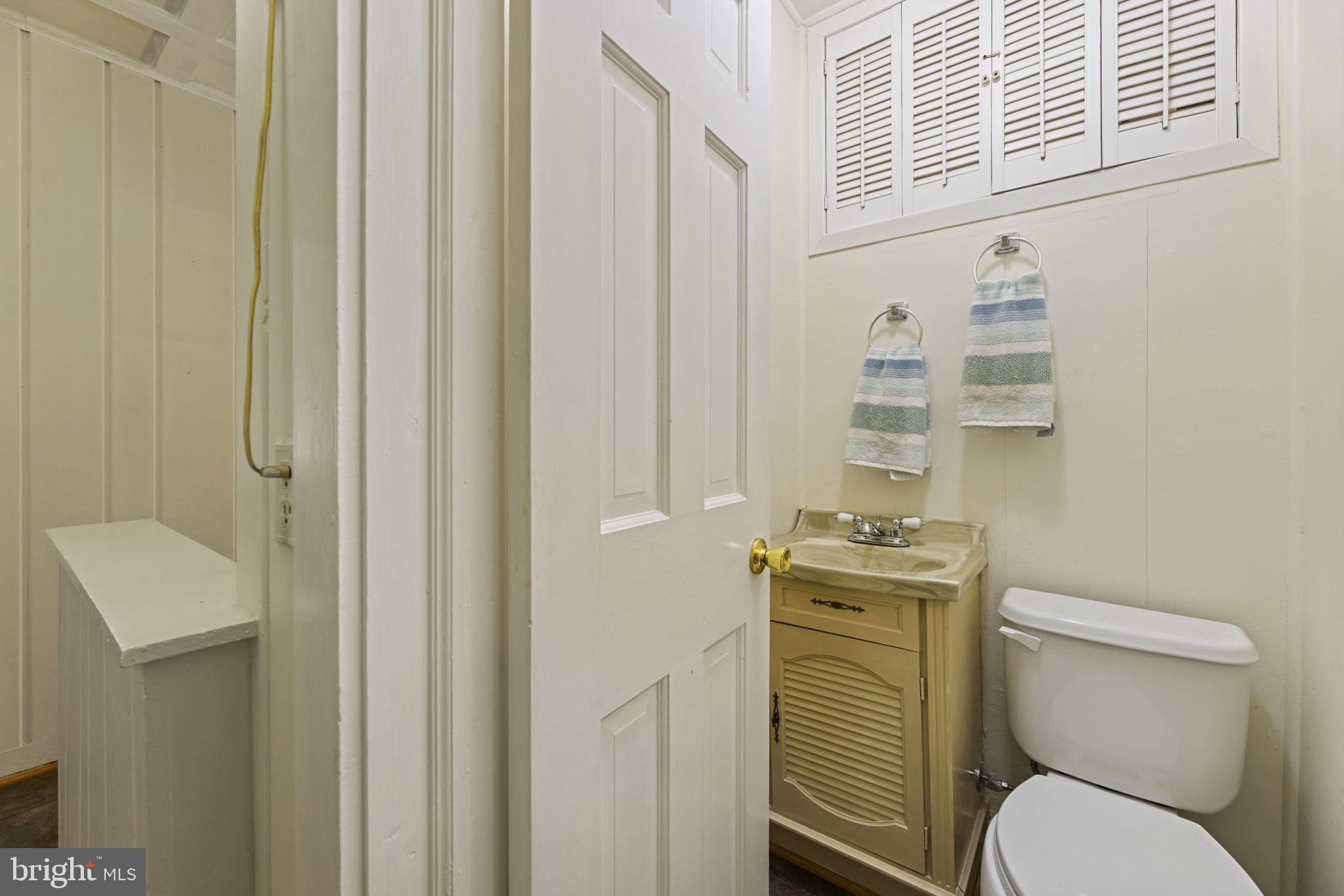 9265 Ramey Road Marshall, VA 20115 - Photo 22 of 49 a bathroom with a toilet a sink and shower