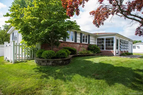 $725,000 | 6 Freshman Lane, Stony Brook, NY 11790